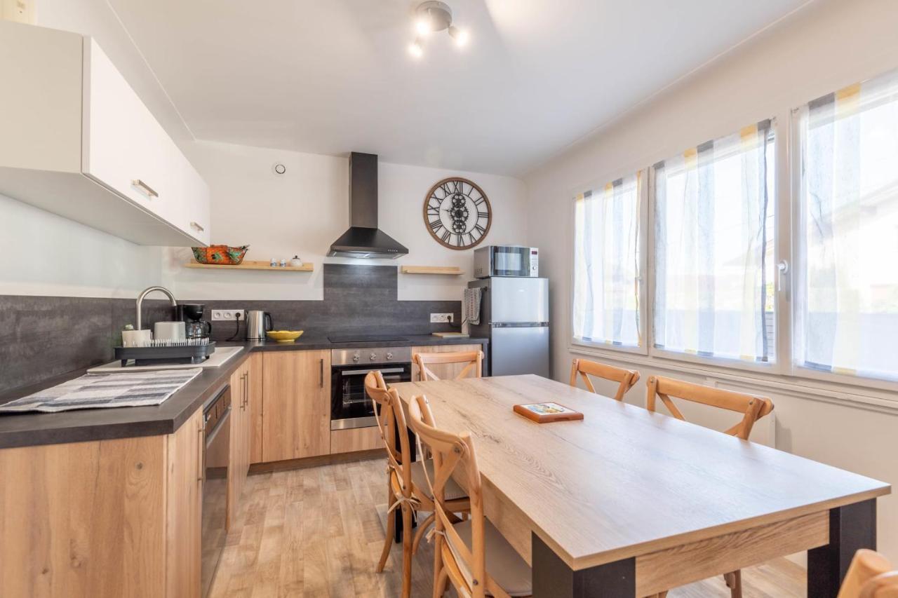 Ideally Located Furnished Townhouse With 3 Bedrooms Parking & Garden Annecy Ngoại thất bức ảnh