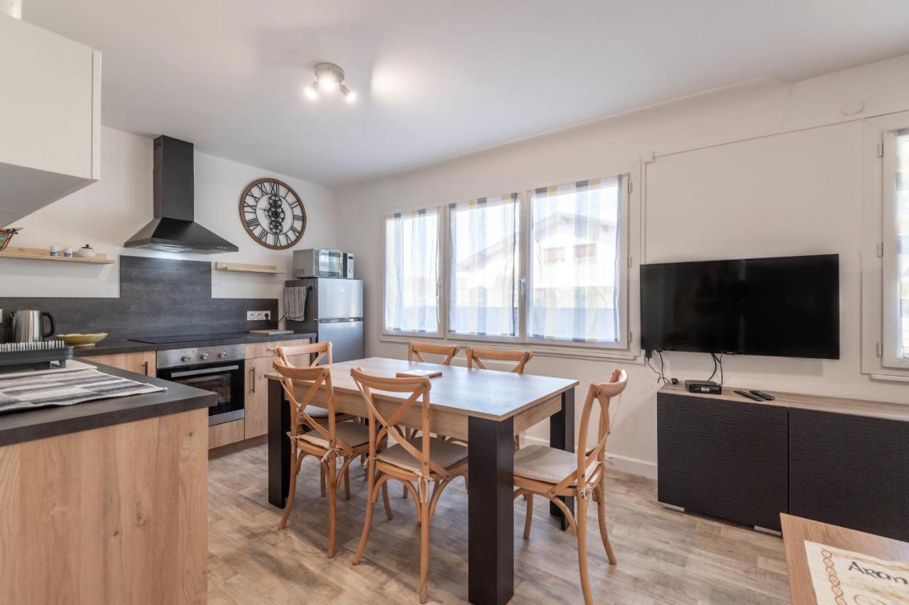 Ideally Located Furnished Townhouse With 3 Bedrooms Parking & Garden Annecy Ngoại thất bức ảnh